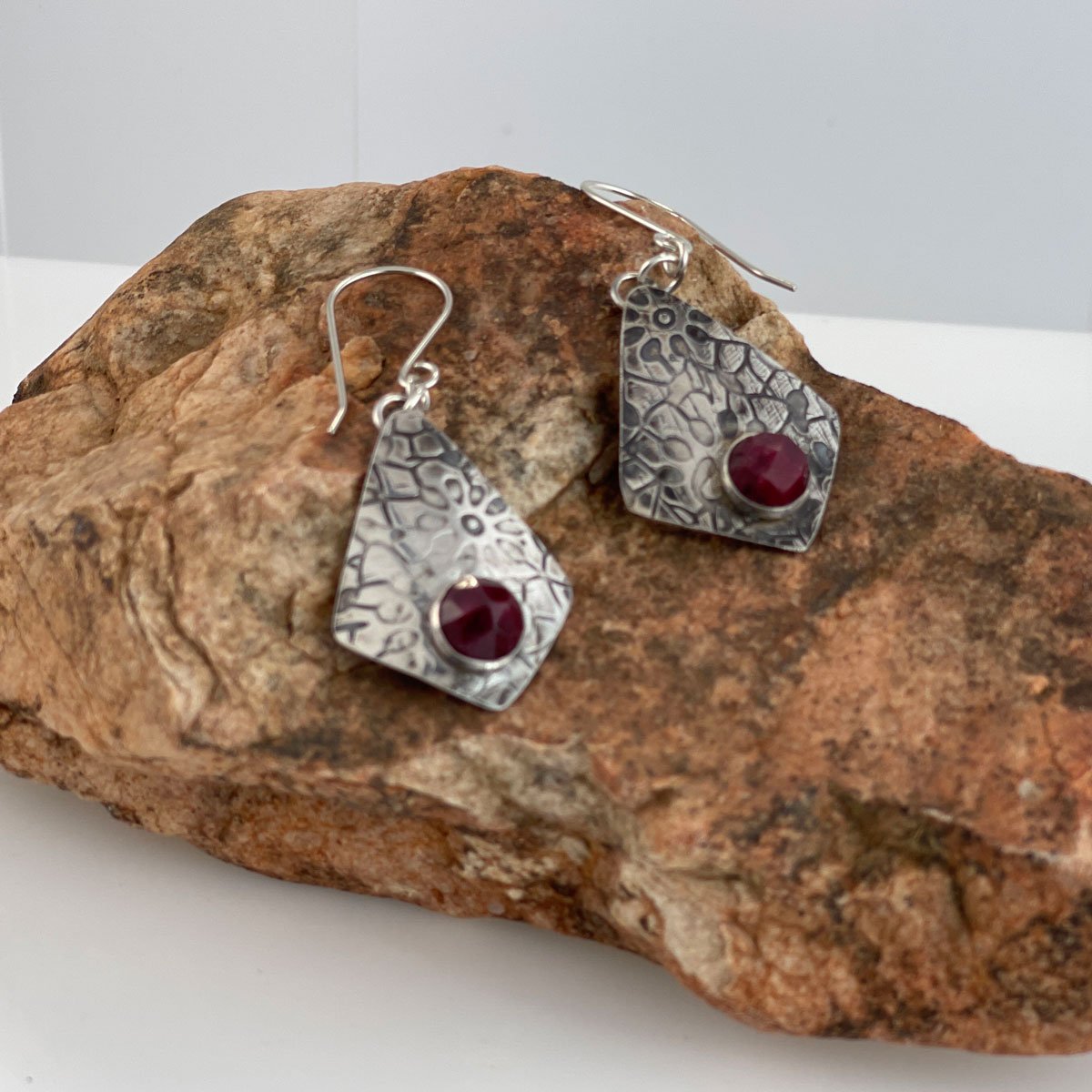 Textured Sterling Silver Kite Shape Earrings with Garnet Stone